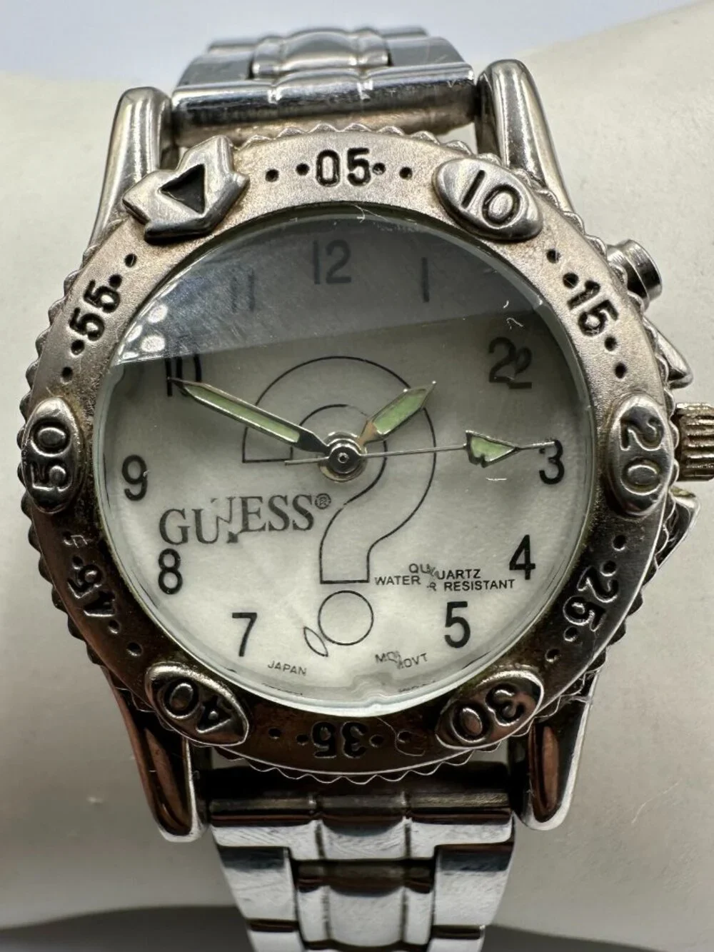 Vintage Guess Womens Watch Silver Tone White Dial Faceted Crystal Working 7